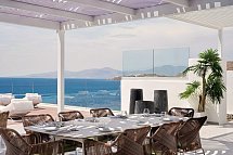 Kouros Hotel & Suites
