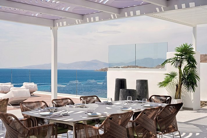 Kouros Hotel & Suites