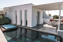 Ostraco Suites