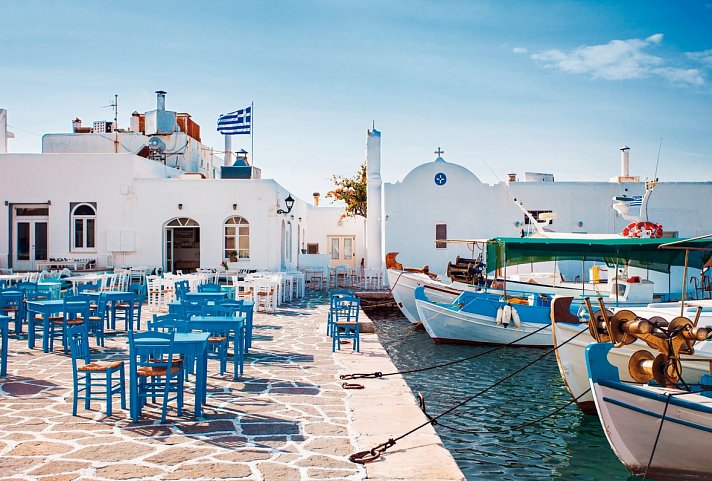 Kykladen-Inselhüpfen: Mykonos, Naxos, Santorin - Taverne auf Paros