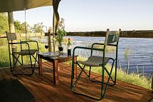 Drifters - Botswana Explorer Johannesburg - Victoria Falls - Maun Tented Wohnbeispiel Deck