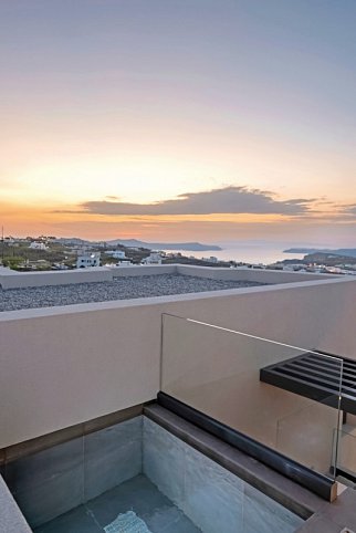 Apikia Santorin - Wohnbeispiel Suite Elite Meerblick Whirlpool (Zimmercodierung WBM)