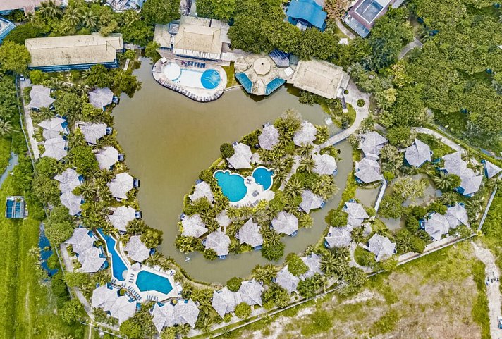 Peace Laguna Resort