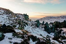 Isländische Naturelemente und Lichtspiele - schwarzer Strand Djupalonssandur