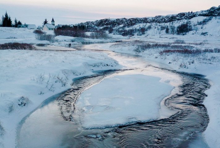 Isländische Naturelemente und Lichtspiele - Thingvellir Nationalpark