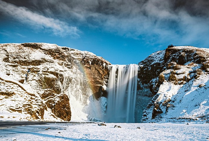 Isländische Naturelemente und Lichtspiele - Skogafoss