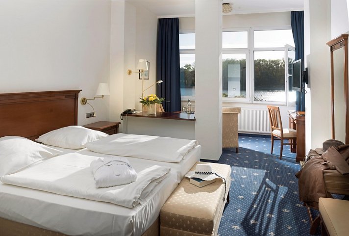 Hotel Deutscher Kaiser - Wohnbeispiel Doppelzimmer Traveblick (Zimmercodierung DB1)