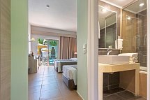 Akti Beach Club - Wohnbeispiel Doppelzimmer Superior Gemeinschafts-Pool (Zimmercodierung DSQ)
