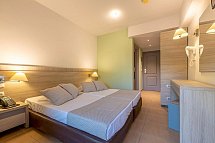 Akti Beach Club - Wohnbeispiel DZ Premium Gemeinschafts-Pool Adults-only (Zimmercodierung DM1)
