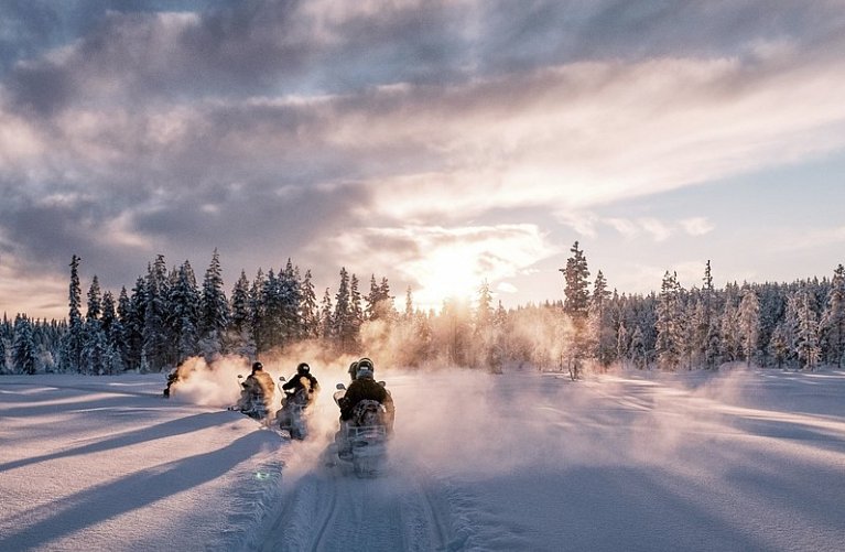 Winterlich aktiv in Schwedisch Lappland