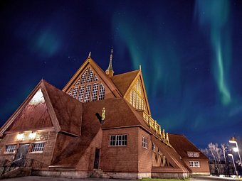 Perlen unter dem Polarlicht - Kiruna Kirche