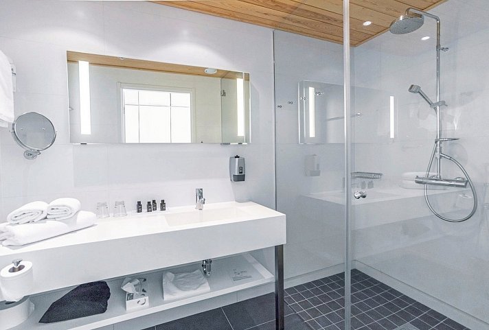 Hotel Levi Panorama - Badbeispiel Doppelzimmer Standard (Zimmercodierung DB1)