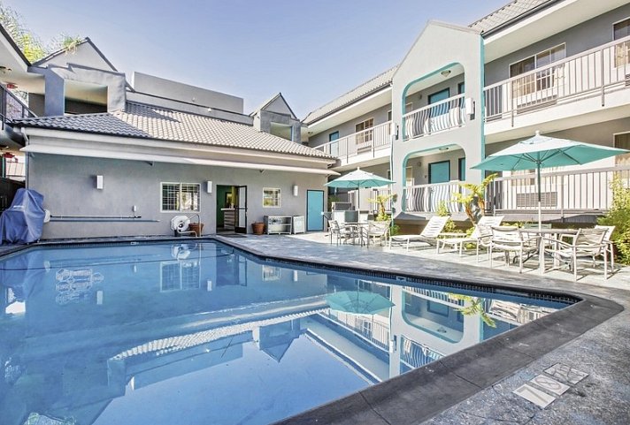 Quality Inn Near Hollywood Walk of Fame - Pool
