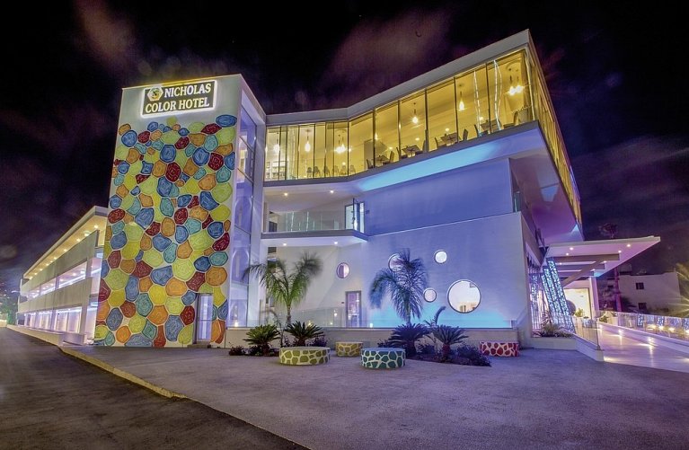 Nicholas Color Hotel