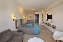 Nelia Gardens Hotel - Wohnbeispiel Familienzimmer Poolblick (Zimmercodierung FBP)