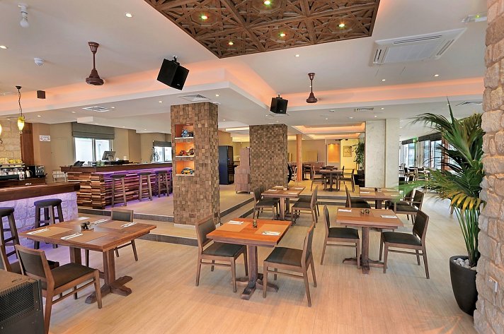 Nelia Gardens Hotel