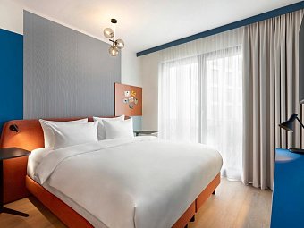 me and all hotel Leipzig - Wohnbeispiel Doppelzimmer Kingsize (Modellbild) (Zimmercodierung DB1)
