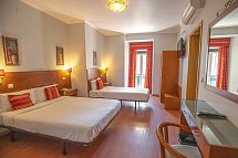 Grande Pensão Alcobia - Wohnbeispiel Dreibettzimmer
