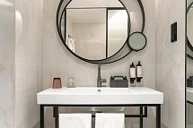 Luster Hotel - Beispiel Bad Doppelzimmer (Zimmercodierungen DB1 & DB5)
