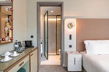 Luster Hotel - Wohnbeispiel Doppelzimmer Poolblick (Zimmercodierung DBP)
