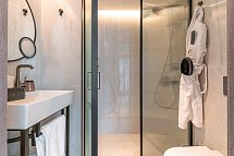 Luster Hotel - Wohnbeispiel Doppelzimmer Poolblick (Zimmercodierung DBP)