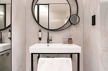 Luster Hotel - Beispiel Bad Doppelzimmer (Zimmercodierungen DB2 & DB3)