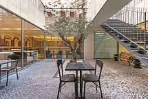 Luster Hotel