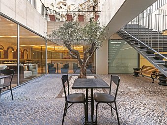 Luster Hotel