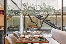 Luster Hotel