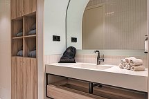 Luster Hotel