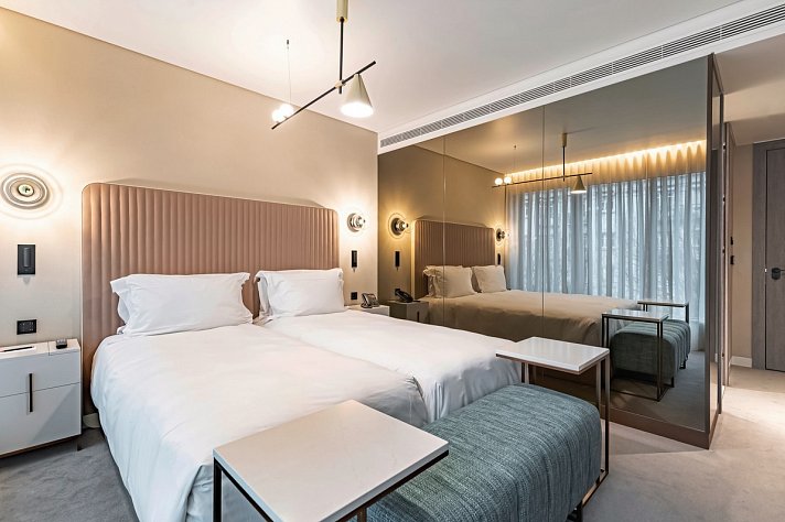 Luster Hotel
