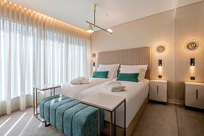 Luster Hotel