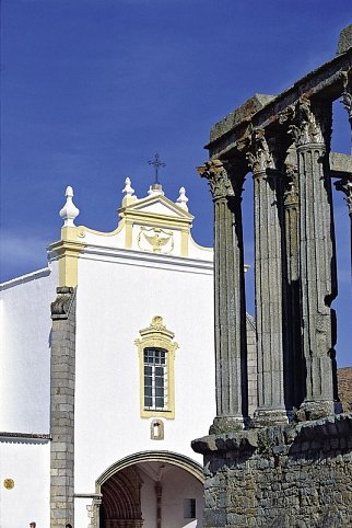 Trendregion Alentejo - Römischer Tempel in Évora
