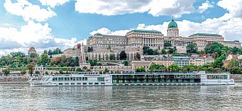 MS Vivienne - Donauwalzer - MS Vivienne vor Budapest