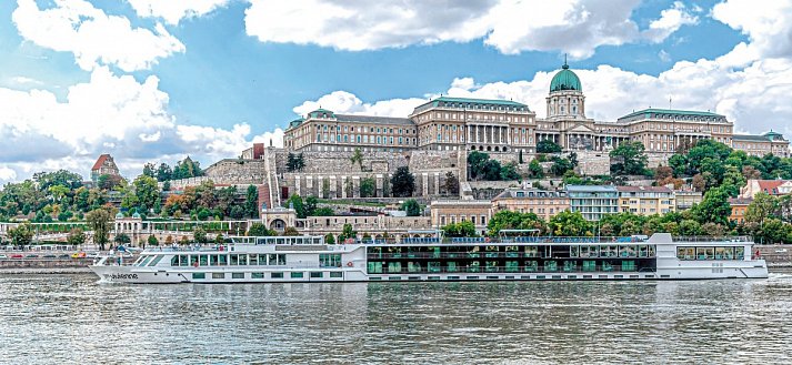 MS Vivienne - Donauwalzer - MS Vivienne vor Budapest
