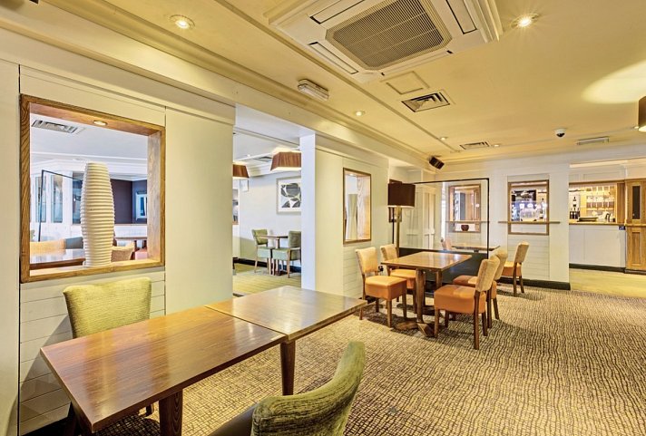 Premier Inn London Putney Bridge Hotel