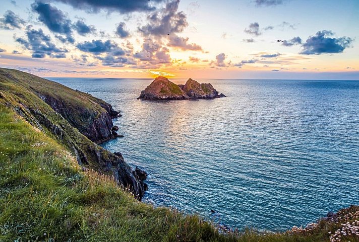 Südenglands Filmkulissen - Möwenfelsen, Hollywell Bay
