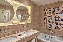 Seaside Palm Beach - Beispiel Bad Juniorsuite (Zimmercodierungen JB1 & JC1)