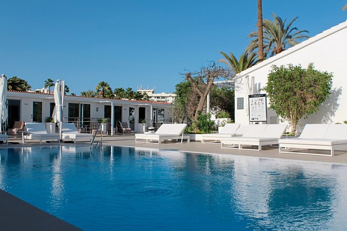 HL Miraflor Suites