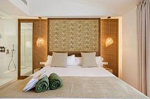 Lago Resort Menorca - Casas del Lago - Wohnbeispiel Suite Hafenblick (Zimmercodierung WBH)