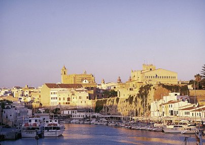 Menorca - Die Baleareninsel der versteckten Schätze Schiffe