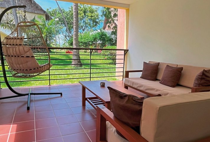 Bahari Beach Hotel - Beispiel Terrasse Superior Outdoor (Zimmercodierung DS1)