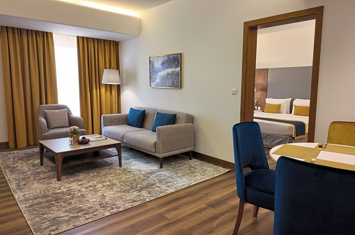 Golden Tulip Muscat