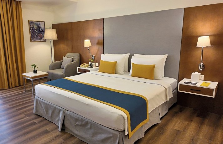 Golden Tulip Muscat