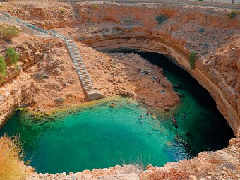 Das Königreich Oman zu Fuß entdecken - Bimmah Sinkhole