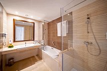 Sentido Marillia Resort & Spa - Wohnbeispiel Bad (Zimmercodierungen DBQ, F2M & FB9)