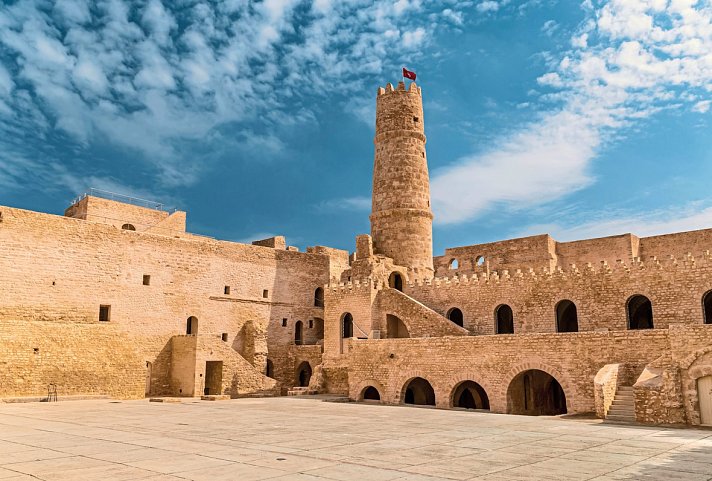 Kulturschätze und Wüstensonne - Tunesiens Paradies - Küstenfestung Ribat