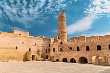 Kulturschätze und Wüstensonne - Tunesiens Paradies - Küstenfestung Ribat