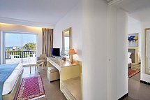 Monarque El Fatimi & Aquapark Mahdia - Wohnbeispiel Familienzimmer mit Verbindungstür Meerblick (Zimmercodierung FVM)