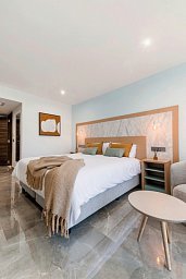 Reef Hotel & Spa